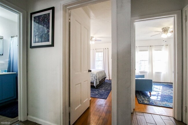 Building Photo - 2 br, 1 bath Duplex - 1319 East 53rd Street