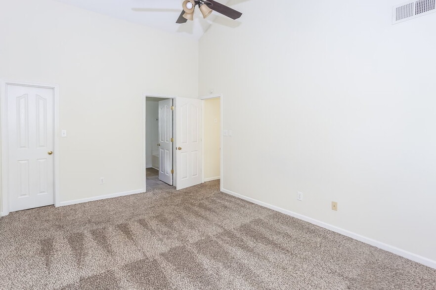 Building Photo - 13012 Woodland Farm Dr