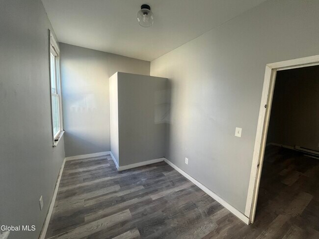 Building Photo - 508 2nd St