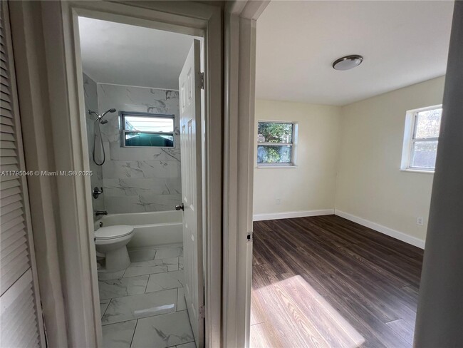 Building Photo - 770 NW 179th St