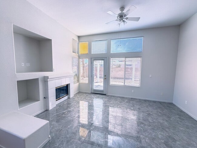 Building Photo - 8043 Shadowvale Dr