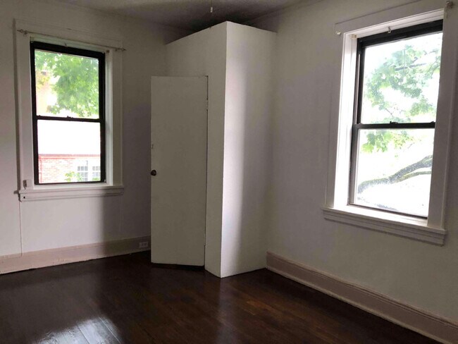 Building Photo - 214 Fifth Ave