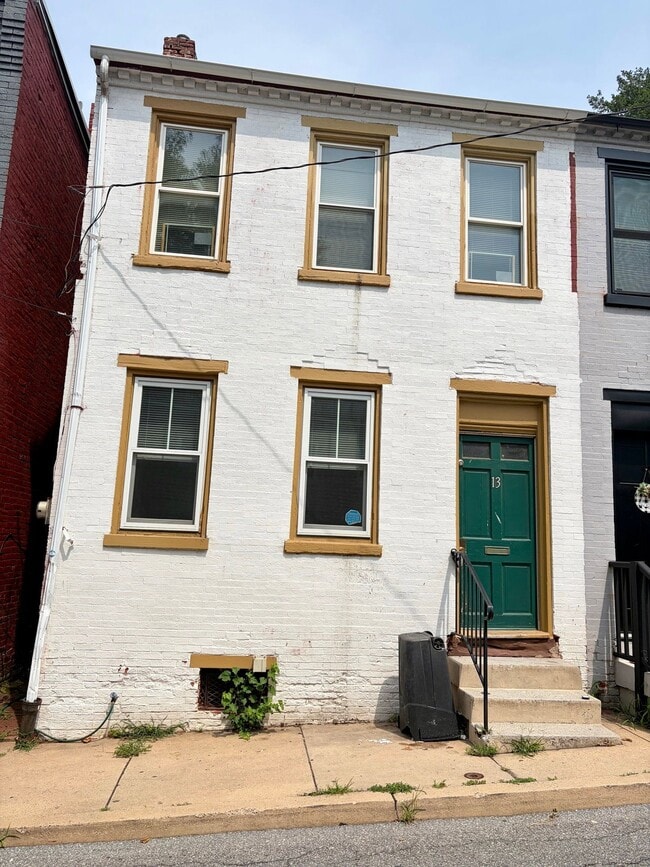 Building Photo - 13 Hazel St