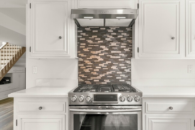 Building Photo - 2957 Seaview Ave