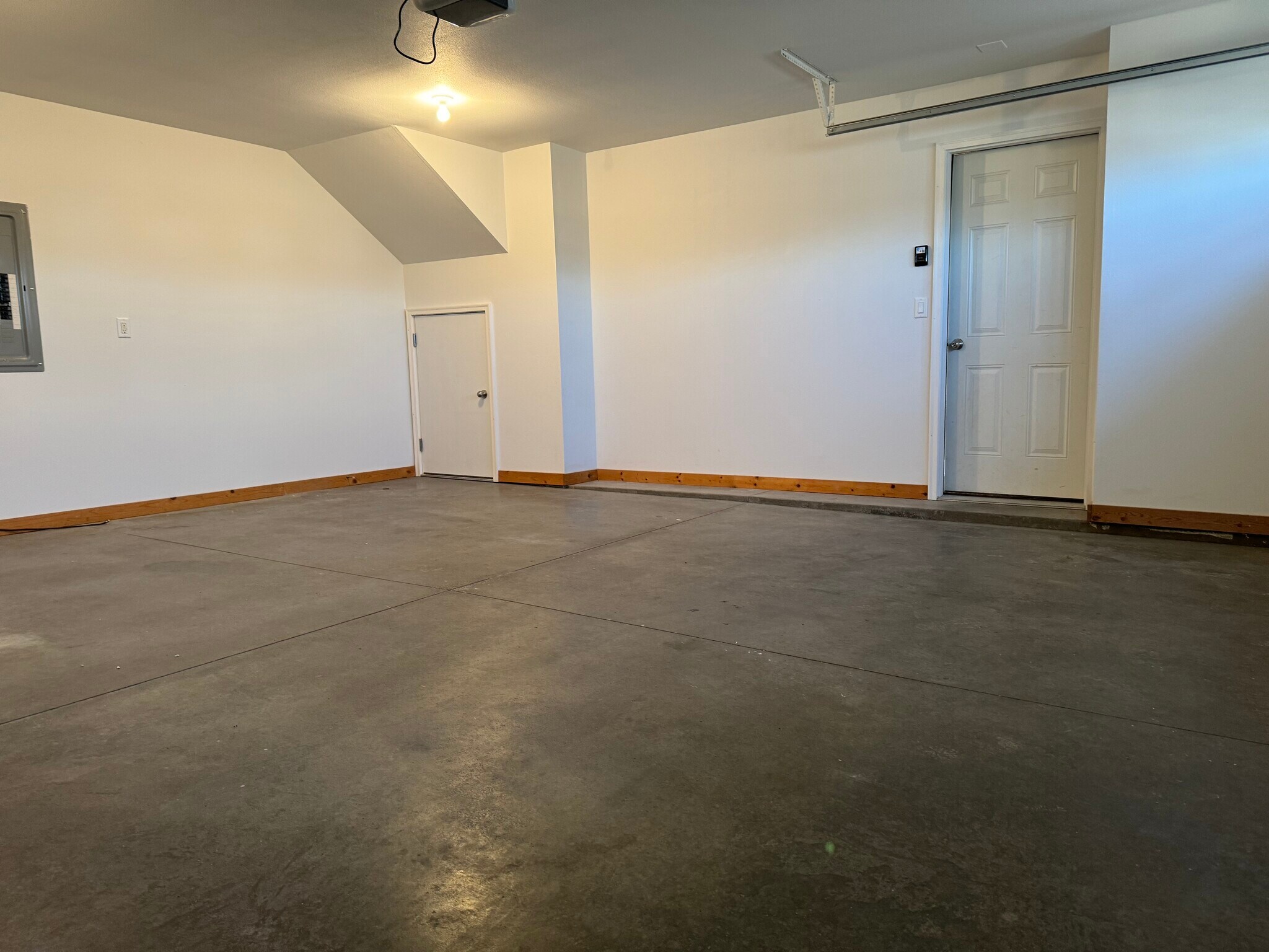 Garage - 389 NE Sandalwood