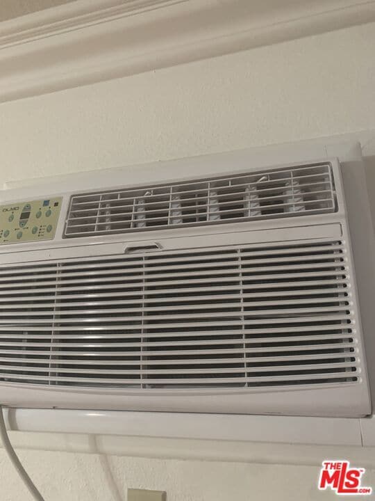 Building Photo - 355 N Maple St