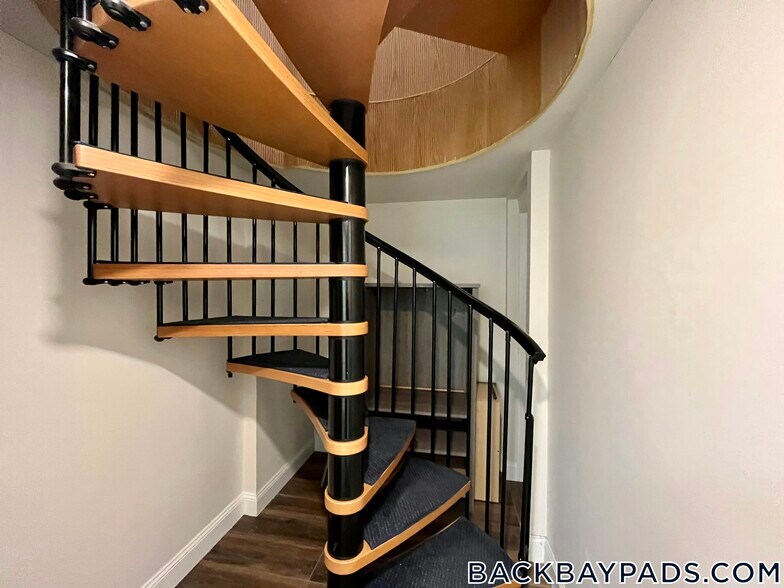 Building Photo - 49 St Germain St