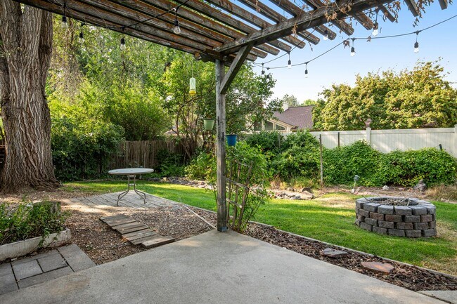 Building Photo - Charming 3-Bedroom Home in West Boise – Sp...