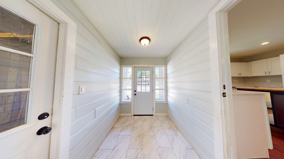 Side/Garage entrance - 1901 11th St