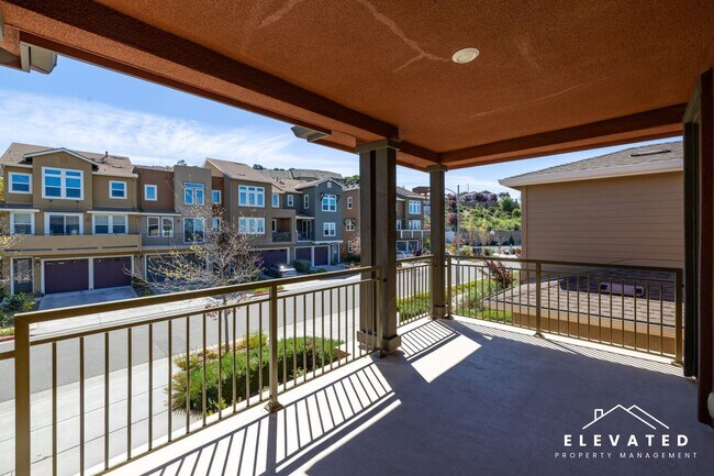 Building Photo - 611 Jade St