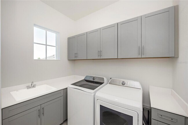 Building Photo - 12655 Wellen Golf St