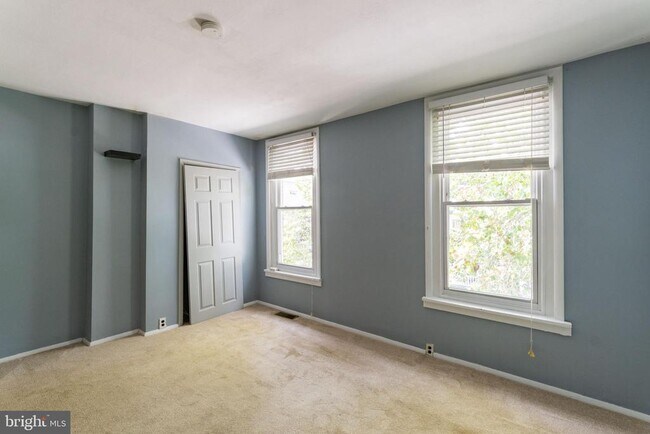Building Photo - 4651 Sheldon St