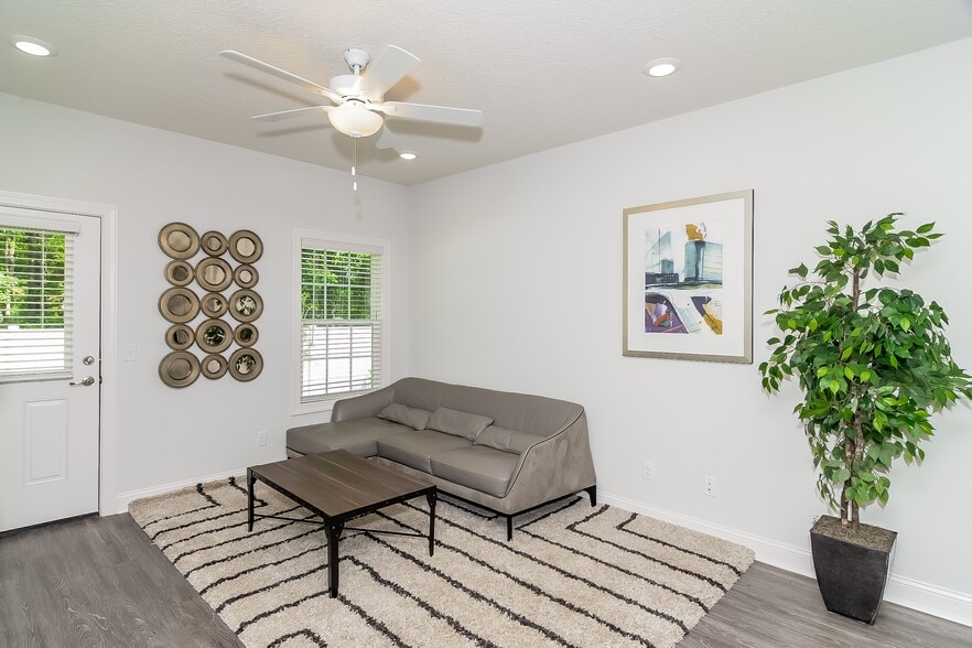 Building Photo - 1129 Walker Point Way