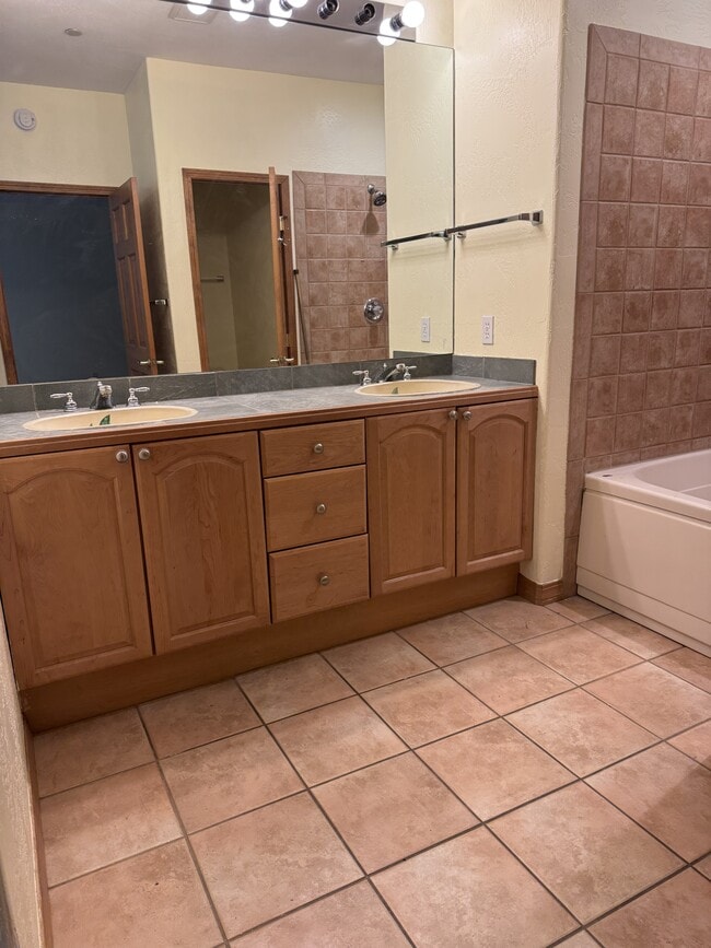 Building Photo - 750 Singletree Rd