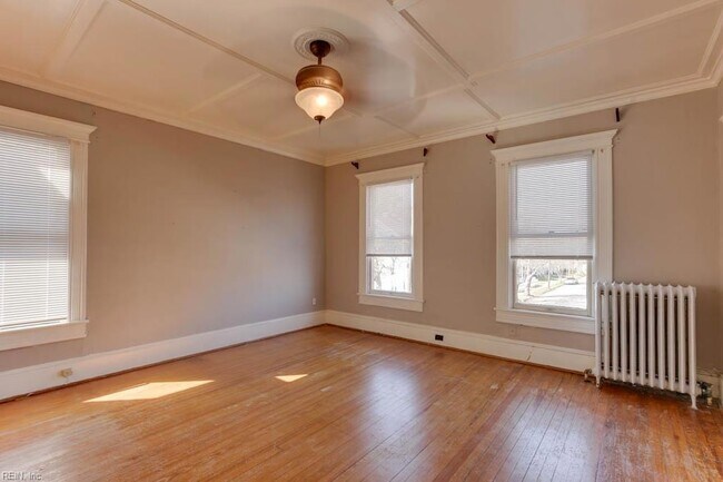 Building Photo - 1051 Naval Ave