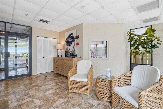 Building Photo - 5611 Gulf of Mexico Dr