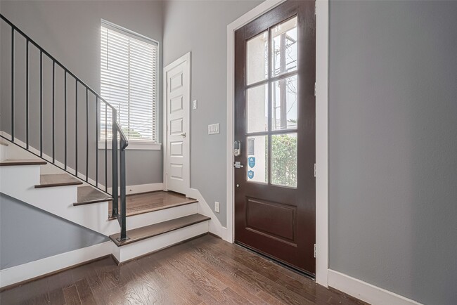 Building Photo - 4318 Center St