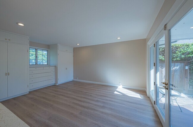 Building Photo - 509 Manor Dr
