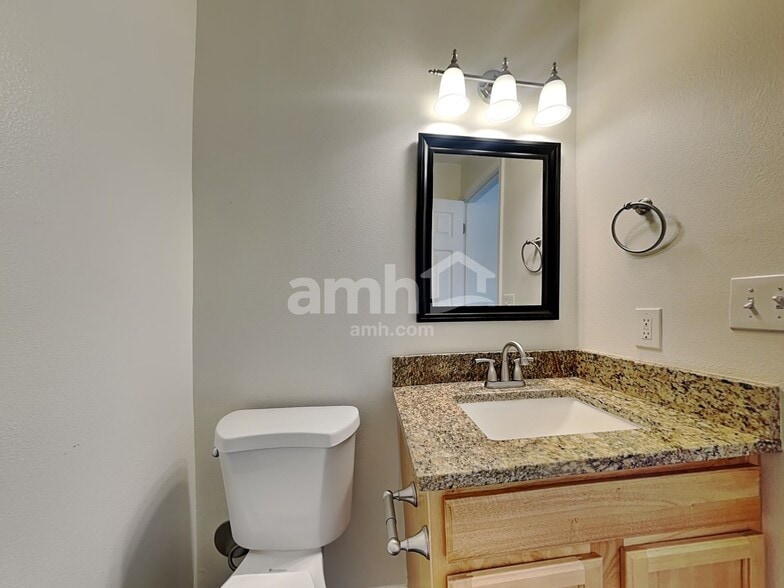 Building Photo - 9516 W Portola Dr