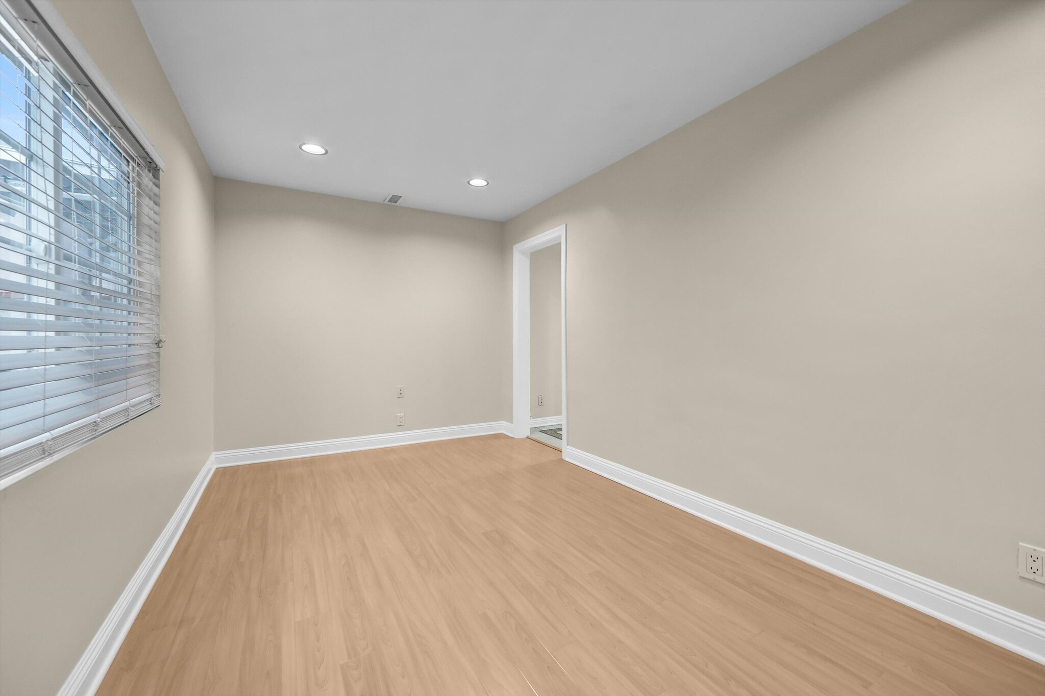 Building Photo - 4421 Prospect Ave