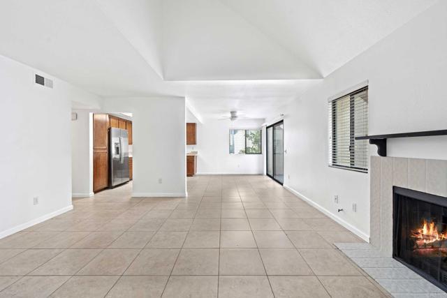 Building Photo - 337 N Melrose Dr
