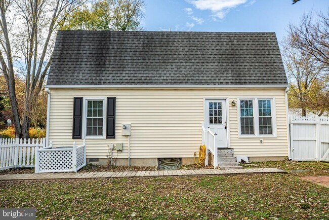 Building Photo - 1445 Heatherstone Dr