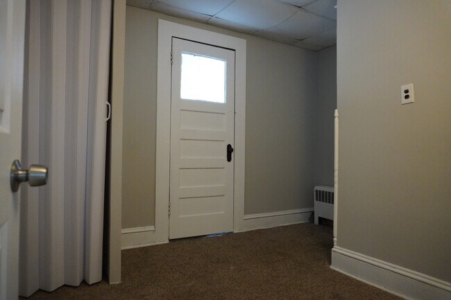 Building Photo - 890 Maplewood Ave