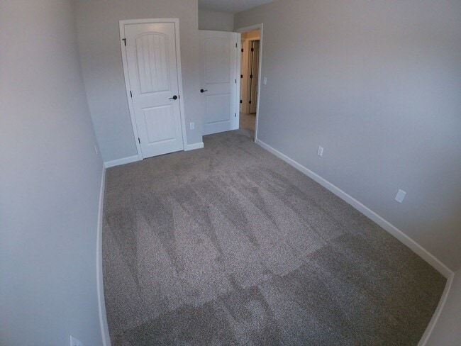 Building Photo - For Lease - Townhome. Hartsville, TN