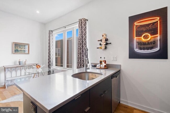 Building Photo - 1617 Hope St