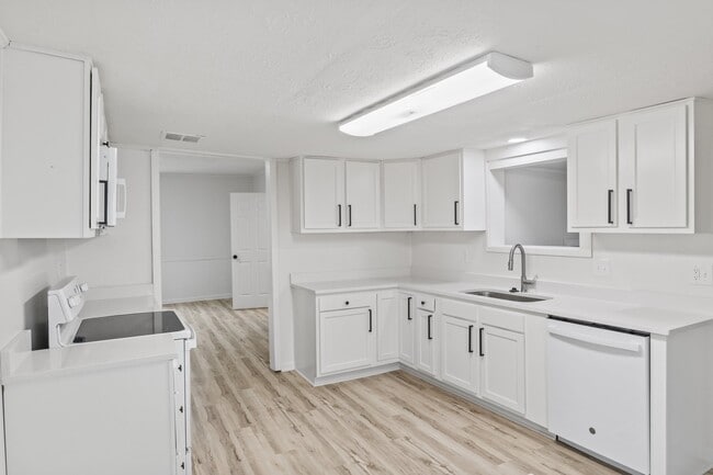 Building Photo - 429 N Swope St