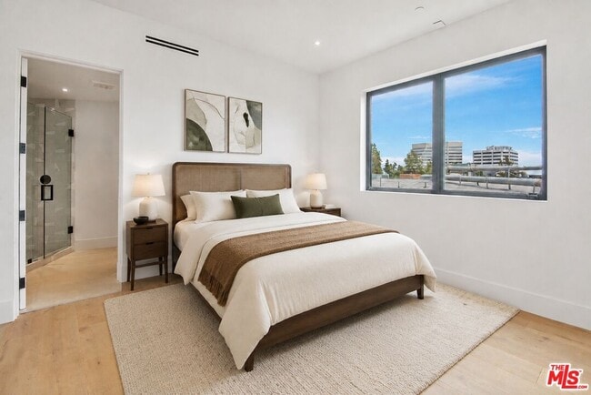 Building Photo - 1030 Centinela Ave