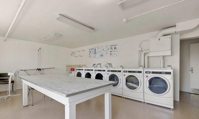 Building Photo - 1800 Taylor Ave N