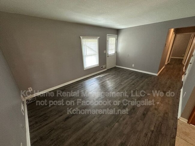 Building Photo - 7803 E 107th St