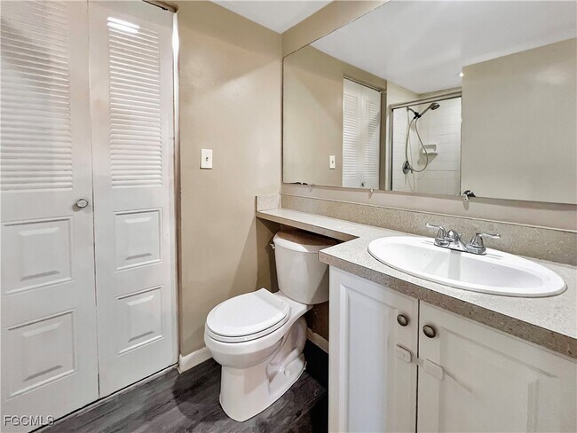 Building Photo - 5241 Cedarbend Dr