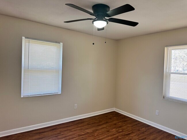 Building Photo - 14001 Sandhurst Dr SW