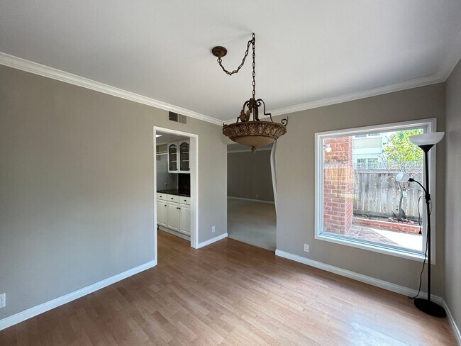 Building Photo - Stunning 4 Bedroom 2.5 Bath Home with Offi...