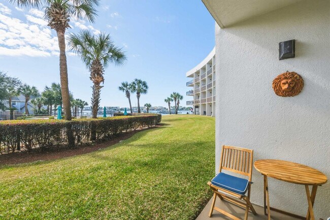 Building Photo - 214 Miracle Strip Pkwy SW