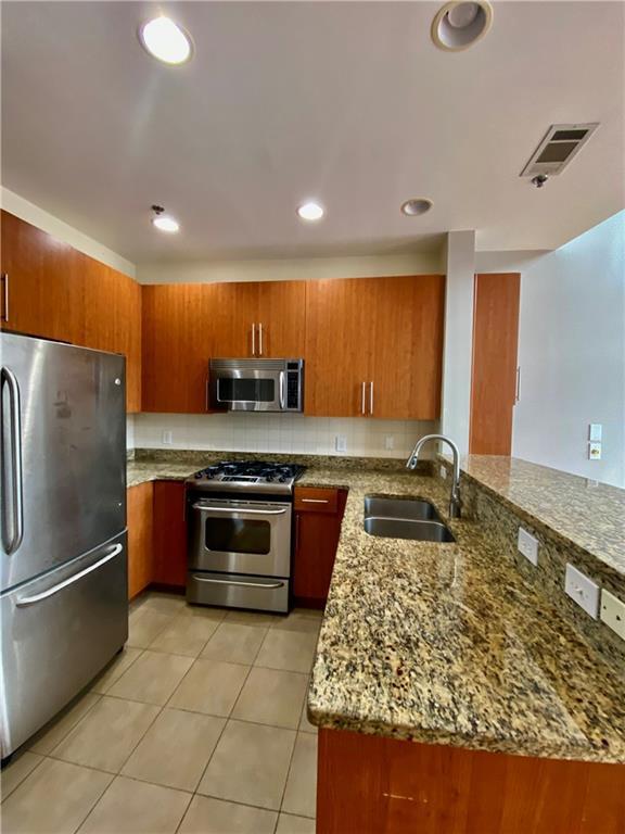 Building Photo - 1221 Caroline St NE