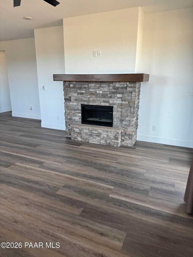 Building Photo - 6155 Summit Trl