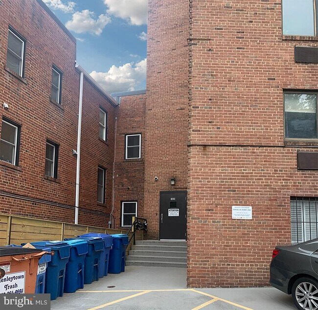 Building Photo - 1825 T St NW