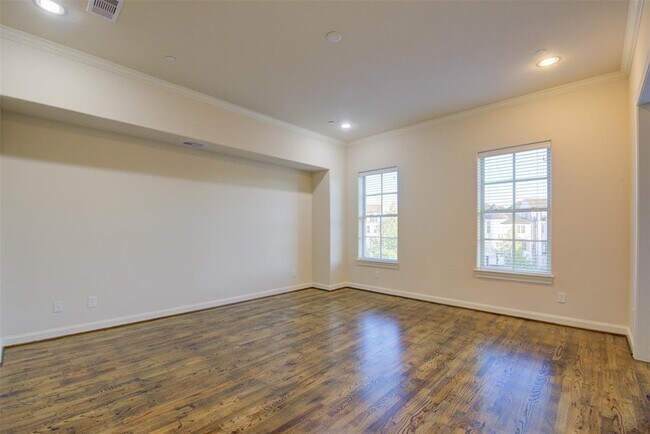 Building Photo - 9627 Fannin Station W