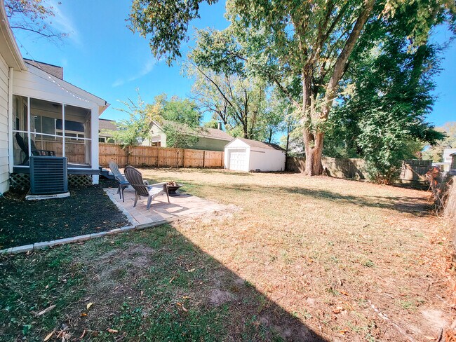 Building Photo - 8 N Ivy Ave