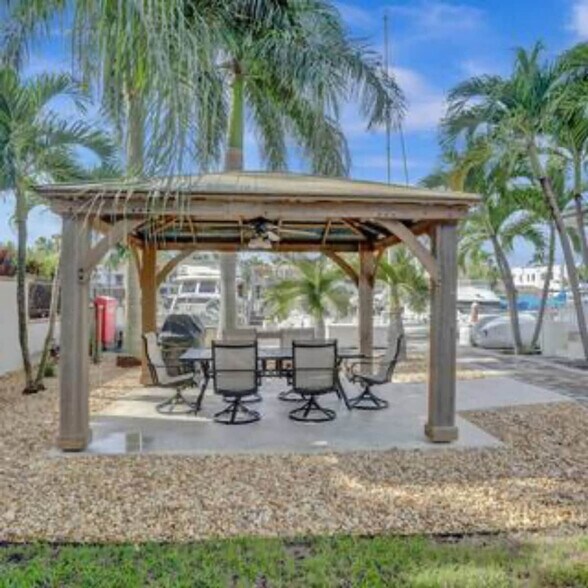 Building Photo - 37 Hendricks Isle