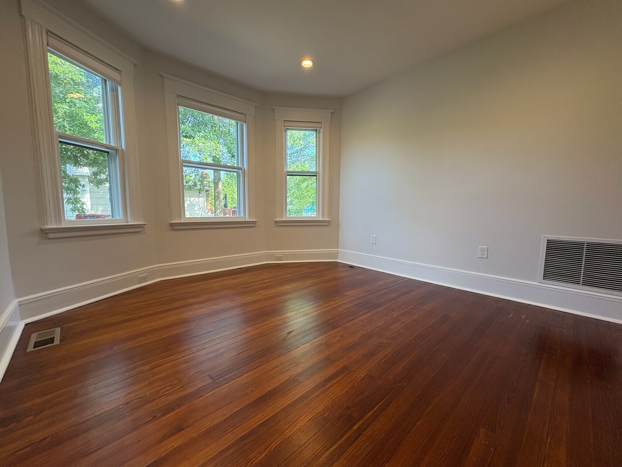 dining room - 28 Dean St