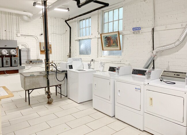 Building Photo - 232 Elmwood-2N