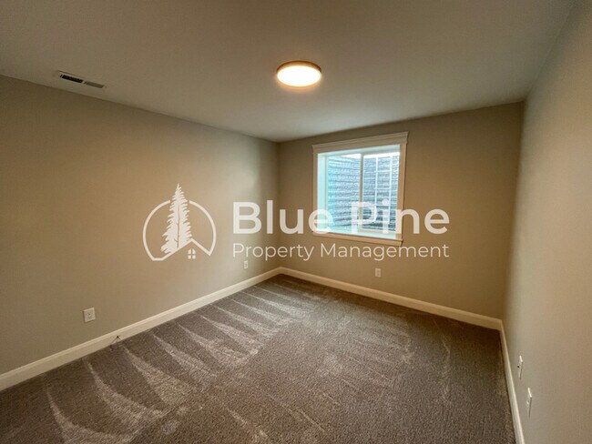 Building Photo - 6360 Ender Ln