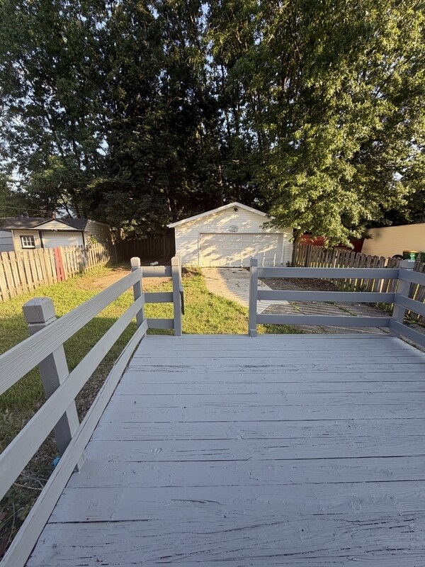 Building Photo - 18424 Maple Heights Blvd