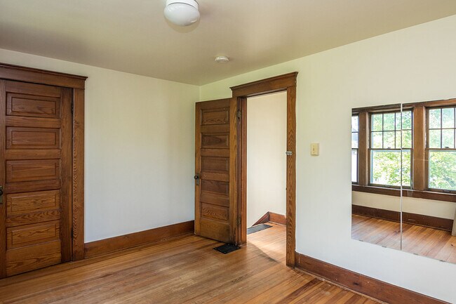 Building Photo - 112 Adams St