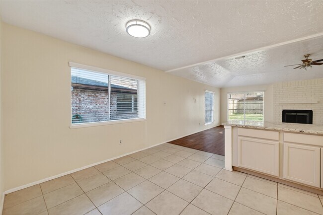 Building Photo - 15811 Pfeiffer Dr