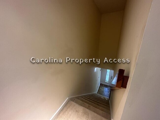 Building Photo - 213 Cedarwood Ln